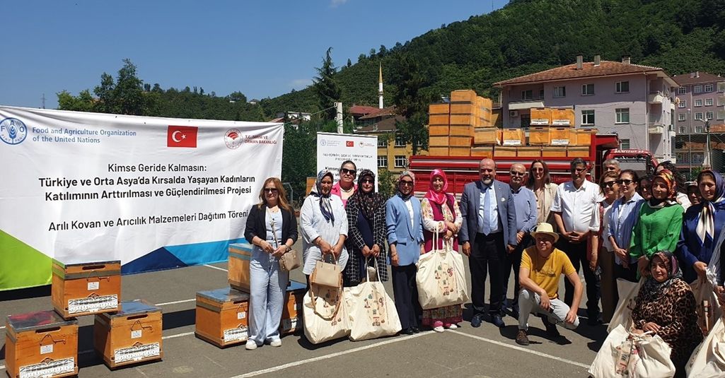 Kobiety wiejskie w dystrykcie Ikzce otrzymały sprzęt pszczelarski