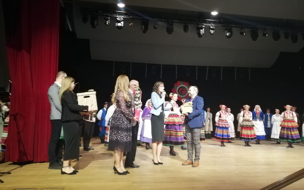 Zespół pieśni i tańca jawor podczas konferencji Tomasz łysoń