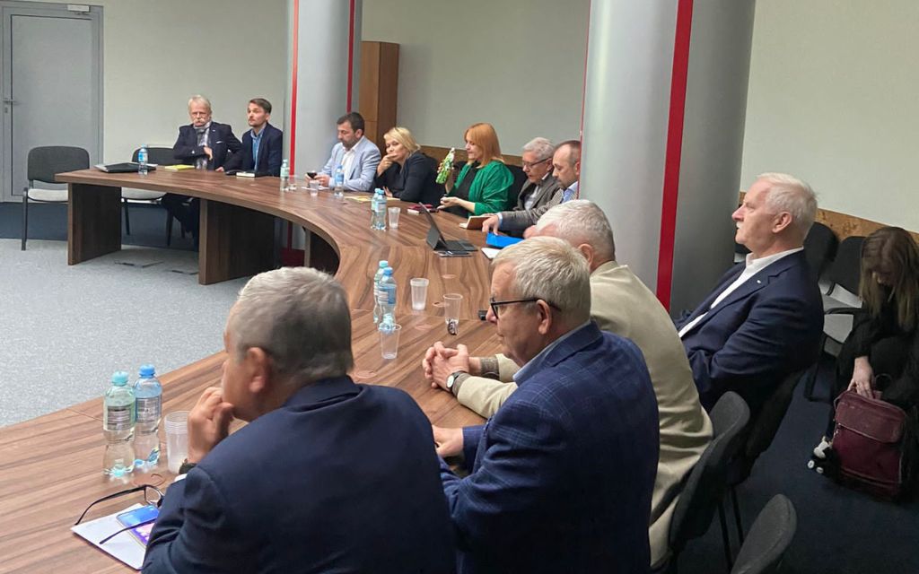 obrady przy okrągłym stole 1