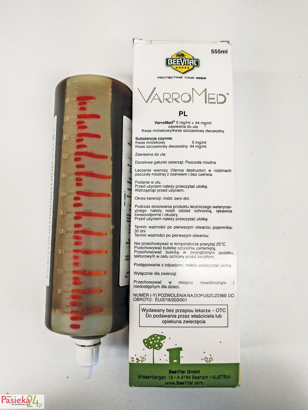 Fot. 1. Butelka Varromedu zaopatrzona jest w podziałkę ułatwiającą dozowanie, jednak warto poszczególne kreski zaznaczyć jaskrawym kolorem, ponieważ są one dość słabo widoczne.