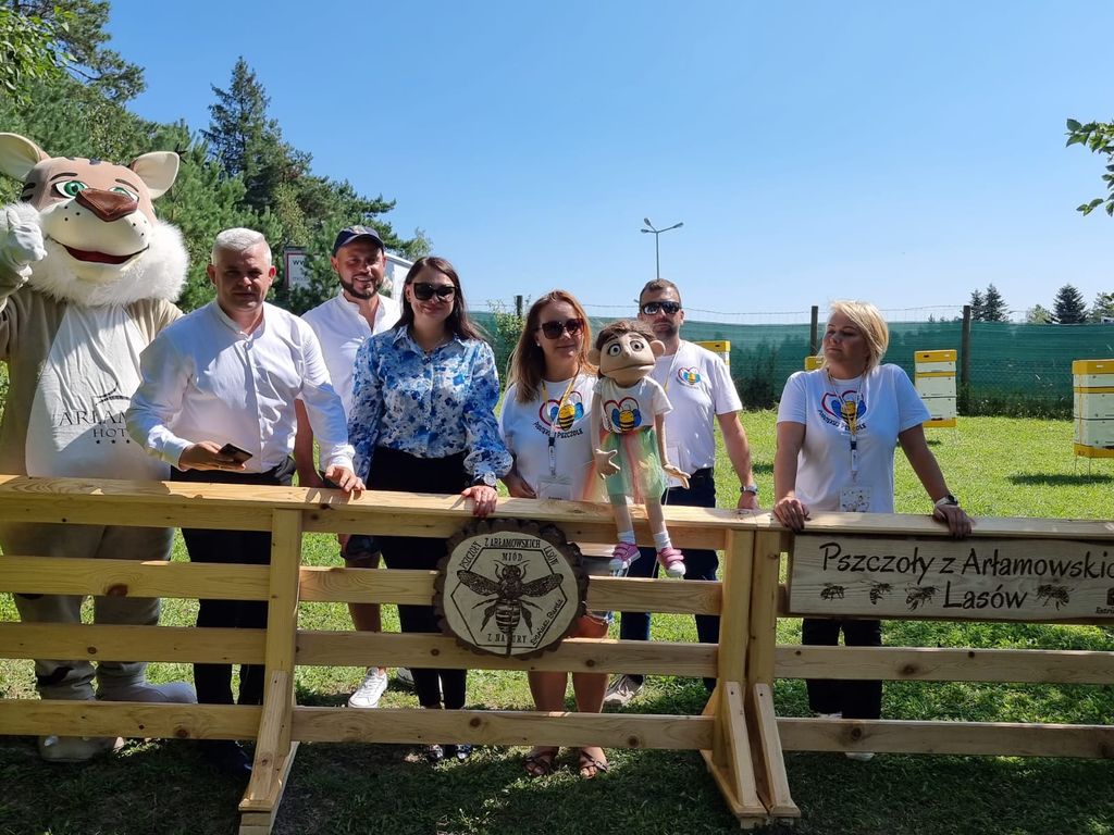 otwarcie pasieki na terenie hotelu Arłamów